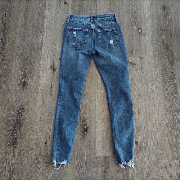 Arizona Jean Co Mid-Rise Distressed Skinny Jeans Raw Hem Size 3 - Picture 4 of 7